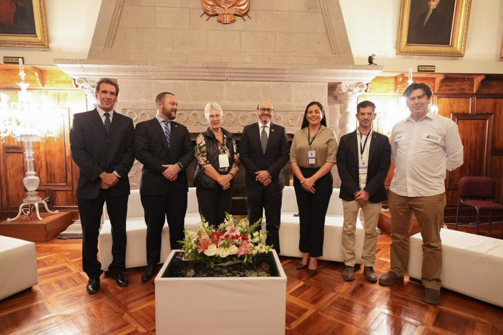 Conversatorio sobre Conservación Marina en Galápagos: Pasado, Presente y Futuro