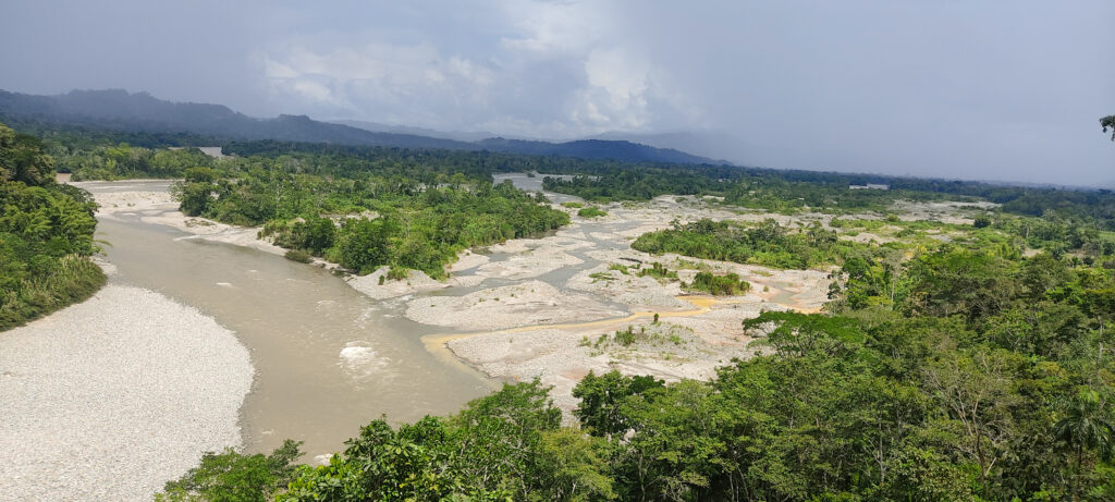 Panorámica del impacto de la extracción minera desde el mirador "El Ceibo".