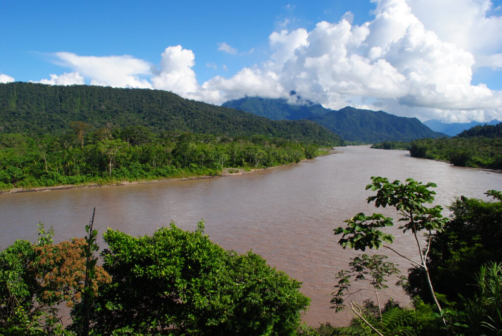 El río Santiago, donde se ubicará la hidroeléctrica del mismo nombre, se encuentra en la provincia amazónica de Morona Santiago. Foto_ Isabel Alarcón(1)