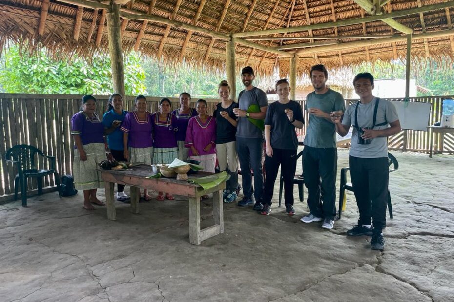 Turistas extranjeros visitan Sani Warmi