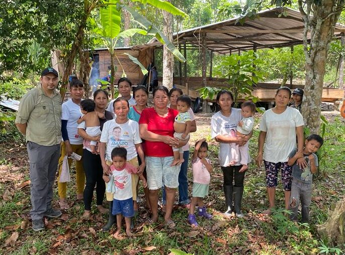 Emprendimiento comunitario de cría de pollos en San Roque